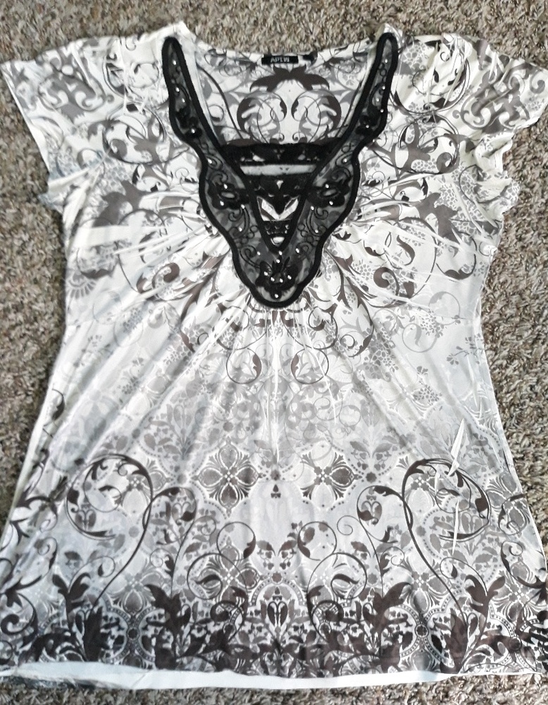 Apt. 9 black and white top size XL